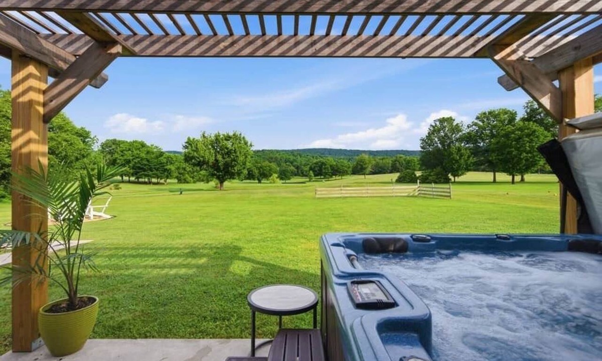 Evensville House | Luxury Golf Course Retreat with Mountain Views