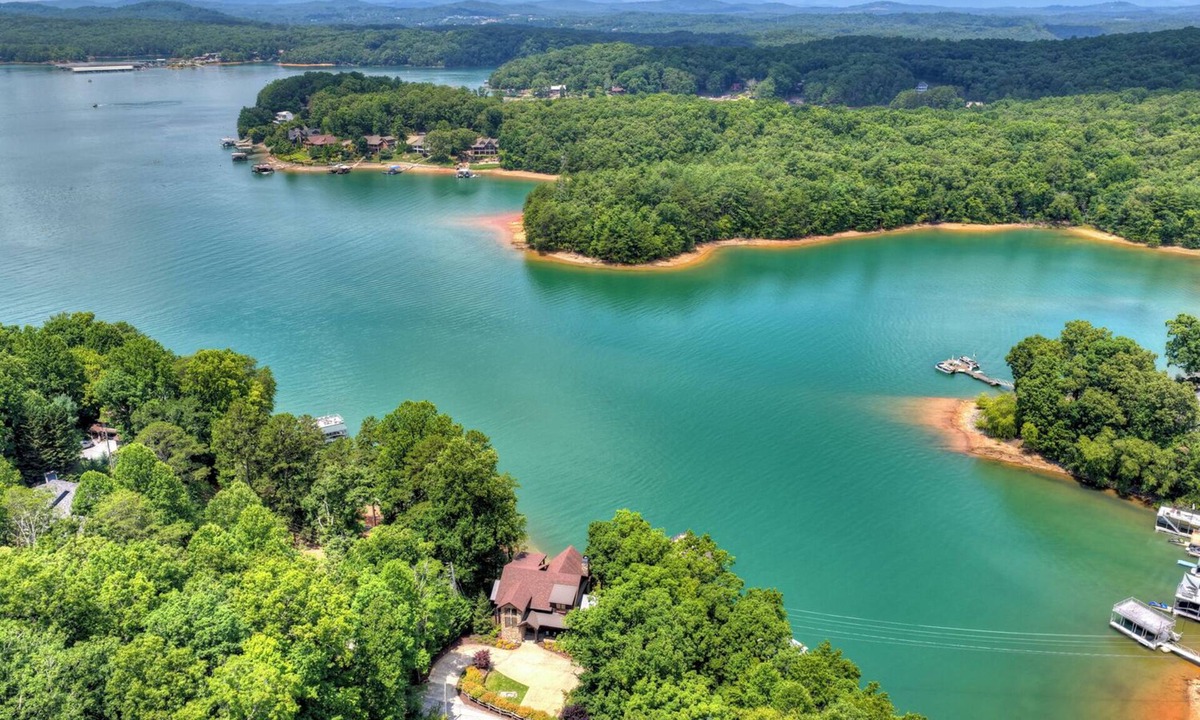 Morganton House | Luxury Lakefront Home on Beautiful Lake Blue Ridge; 3 K Suites + Bunk; Huge Dock