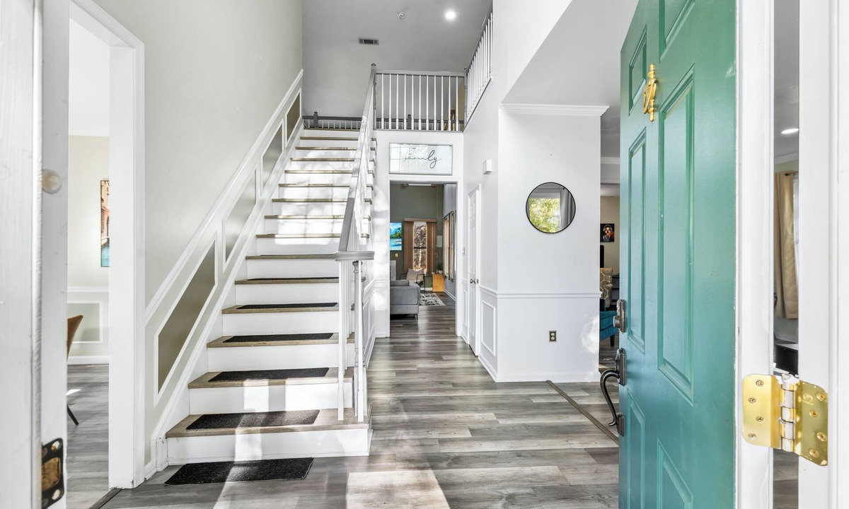 Upper Marlboro House | Luxury modern mansion/Cabin Near Washington DC-on over 4 Acres of private land.