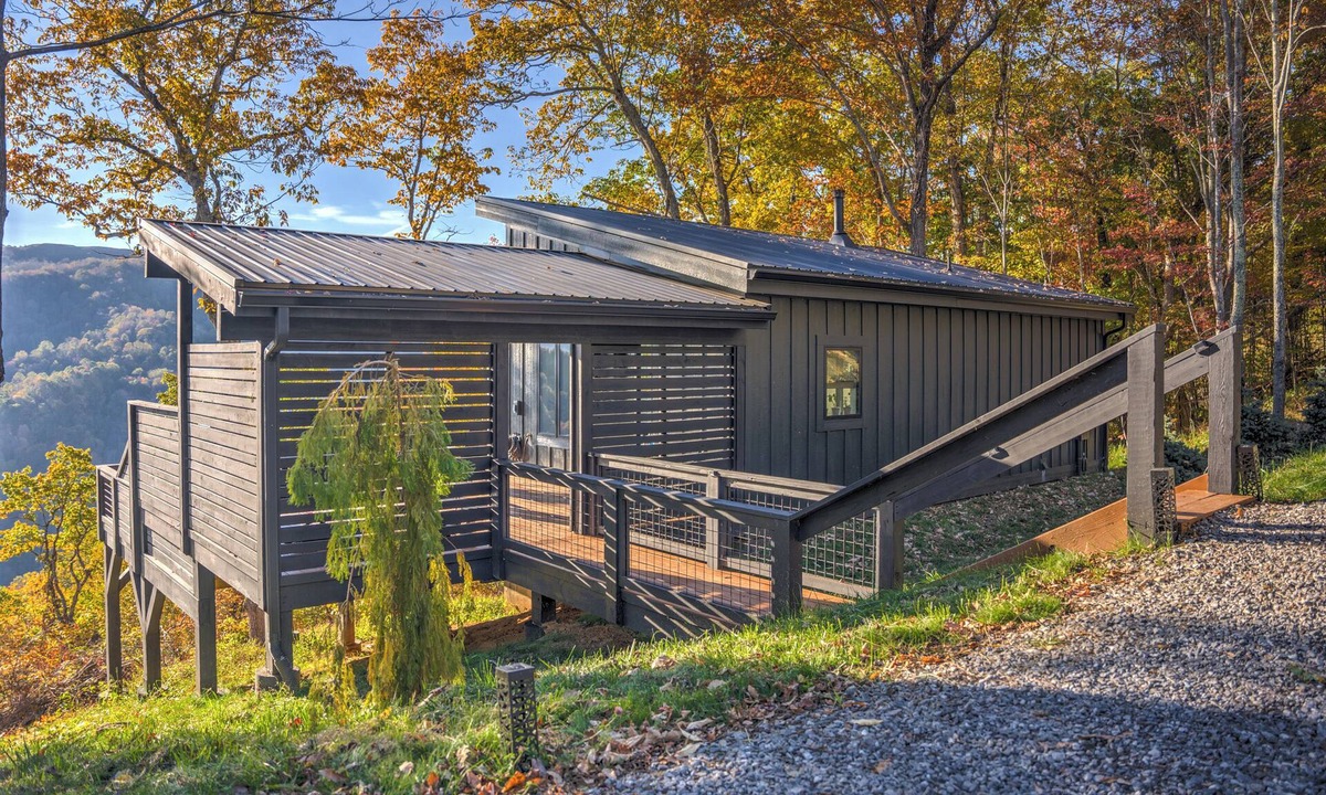 Clyde Cabin | Luxury Mountain Top Cabin with Hot Tub and Views - Spruce