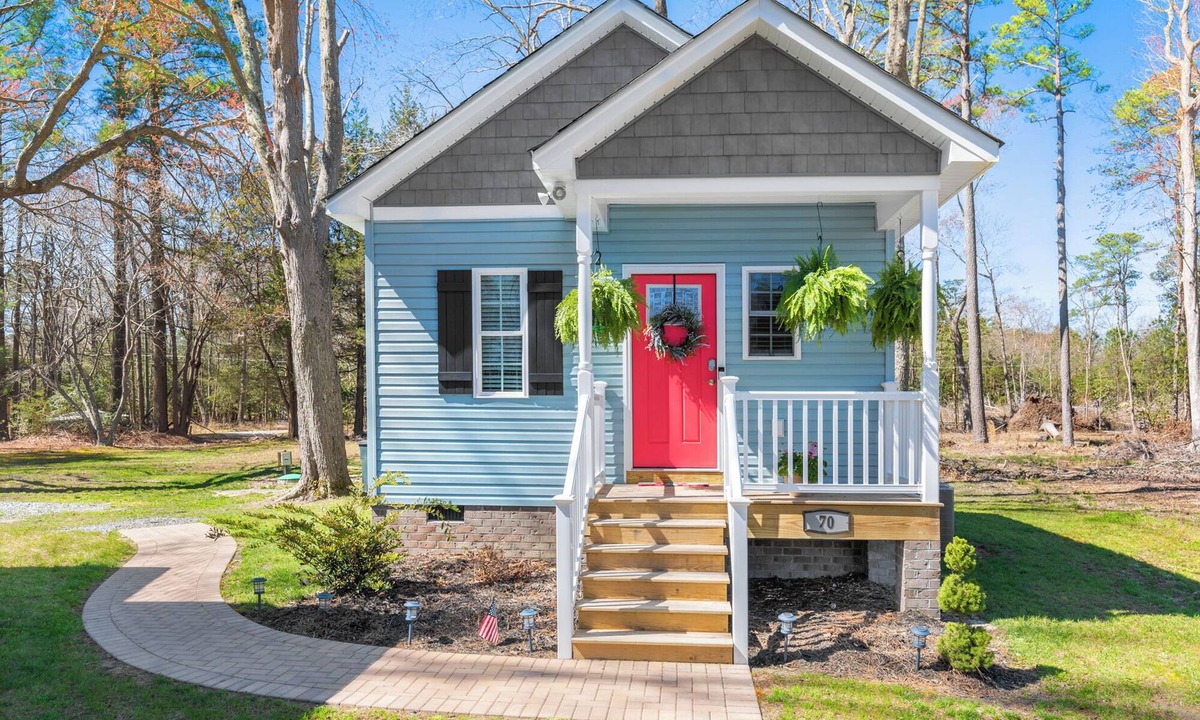 Deltaville House | Luxury Studio Guesthouse, Walk to Museum, Boat Parking