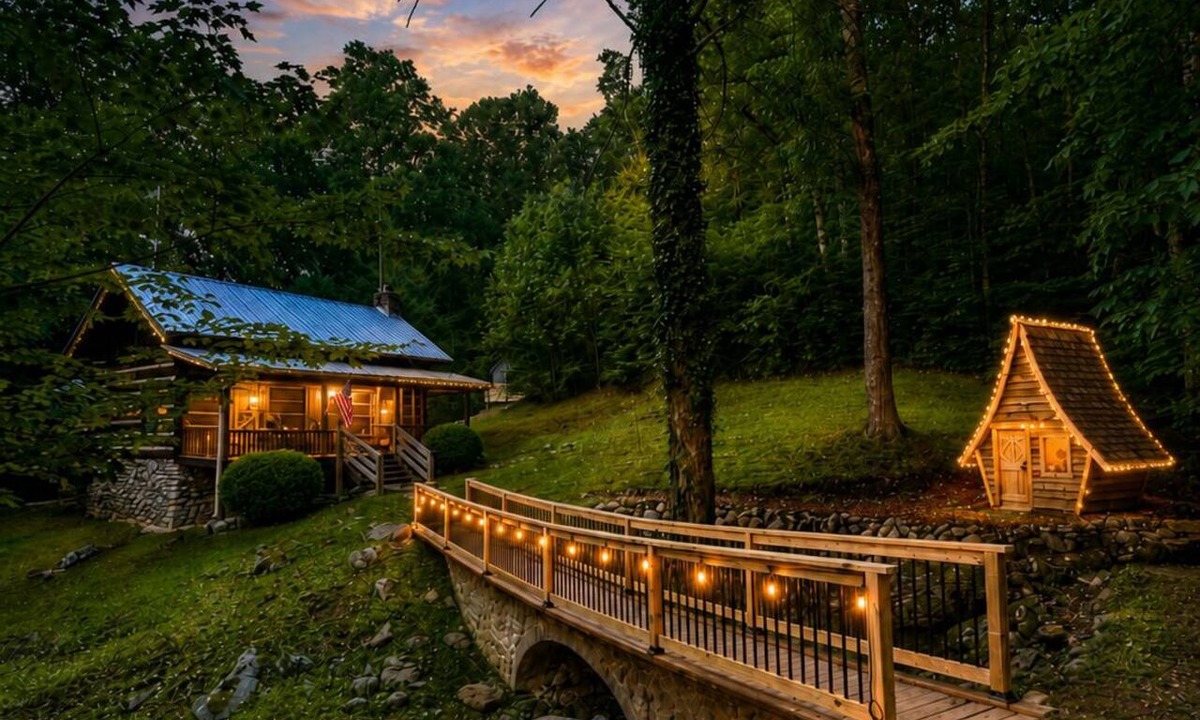 Smoky Mountains House | Magical Private Creekside Cabin in the Smokies