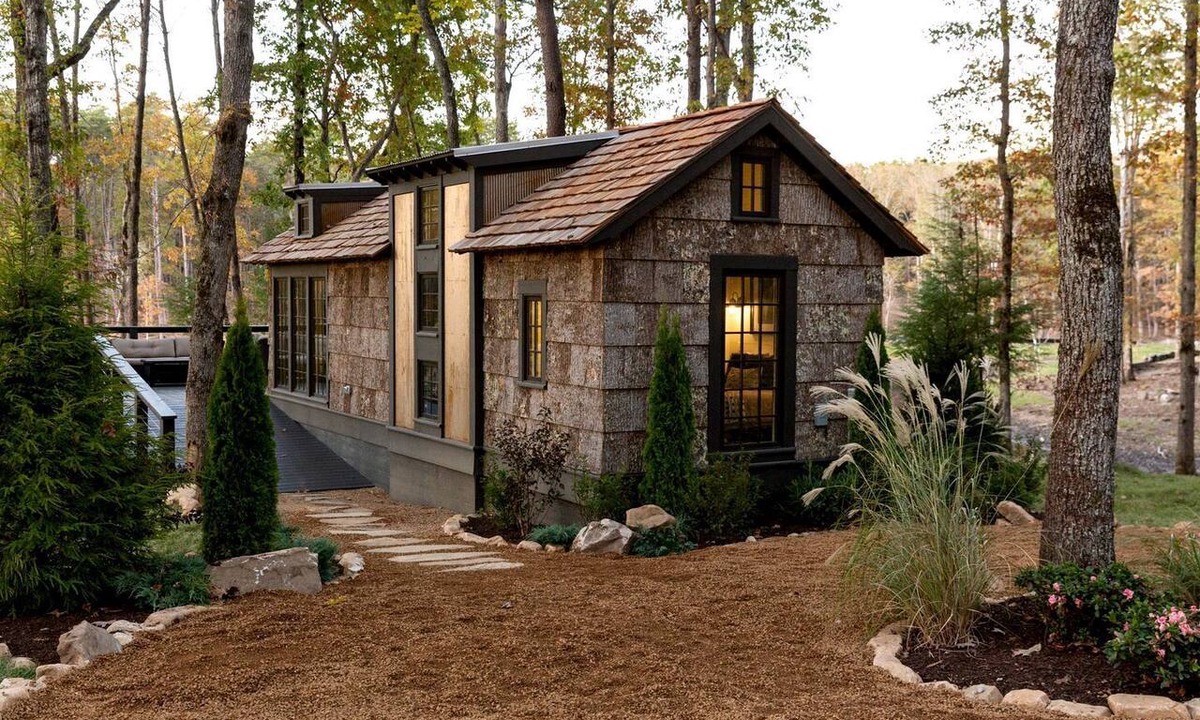 Tracy City Cottage | Magical Tiny Cottage with Lovely Outdoor Living in Tennessee
