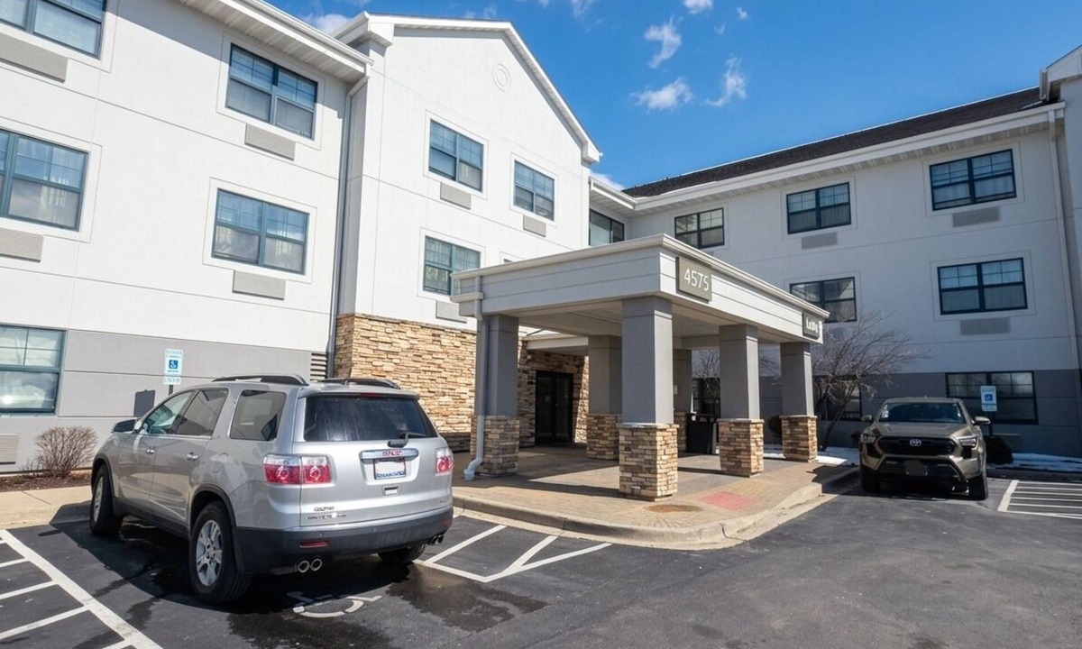 Hillside Hotel | MainStay Suites Chicago, Hillside