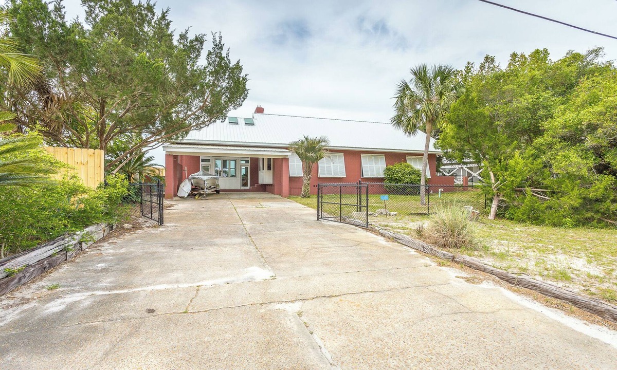 Alligator Point House | Make It a Fall Getaway: Football & Scalloping