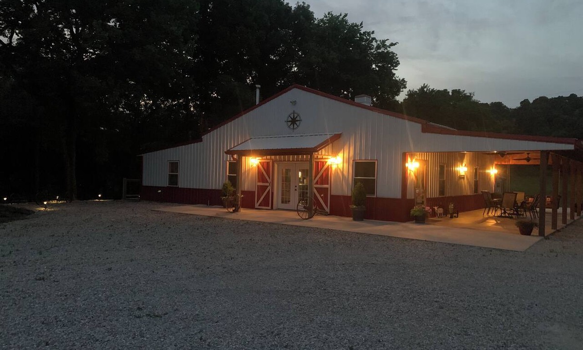 Saint Francis House | Maker’s Mark Walkable Stay, Wagon Wheel Barndominium