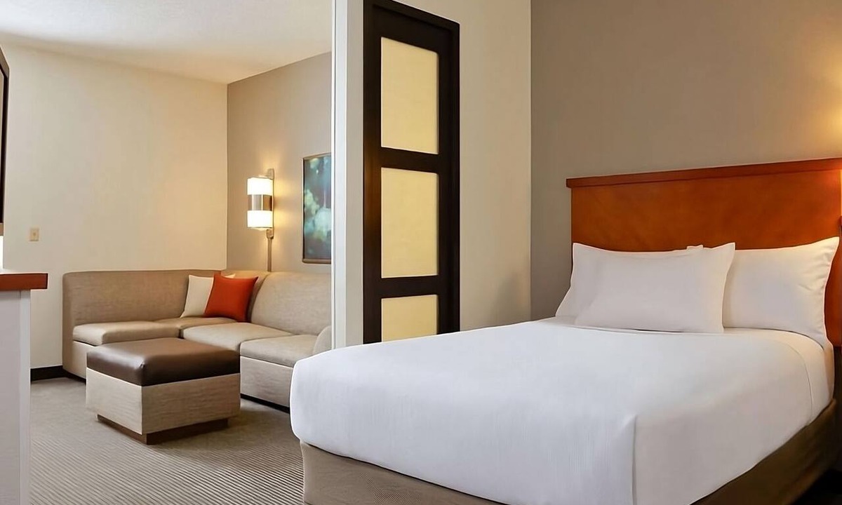 Gwinnett Place Hotel | Making Best Memories Close to Pirate’s Cove Adventure Golf w/Onsite Pool