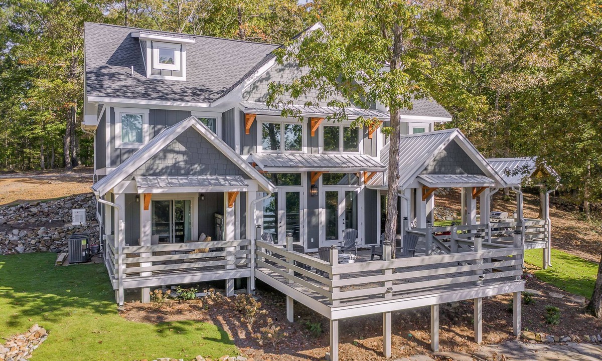 Arley House | Maple Branch - Private putting green overlooking the lake!