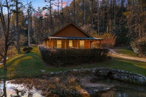 Brevard House | Maple Gap Cabins - 66 Acre Nature Retreat with TWO Charming Cabins