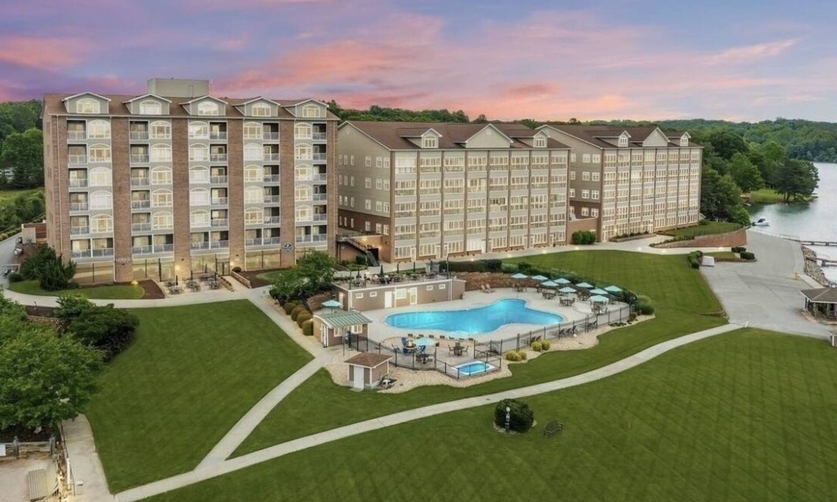 Smith Mountain Lake Condo | Mariners Landing Condo at SML. AMENITY OVERLOAD!
