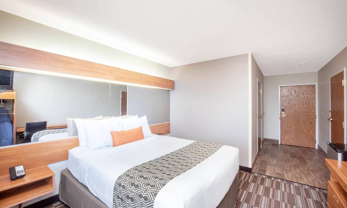 Springfield Hotel | Microtel Inn & Suites by Wyndham Springfield