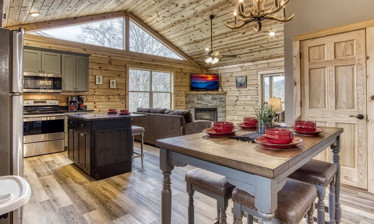 Sevierville Cabin | Modern 3BD Cabin at Eagles Ridge Resort w/Fireplace, Hot Tub, Air Hockey, Arcade and Community Pool