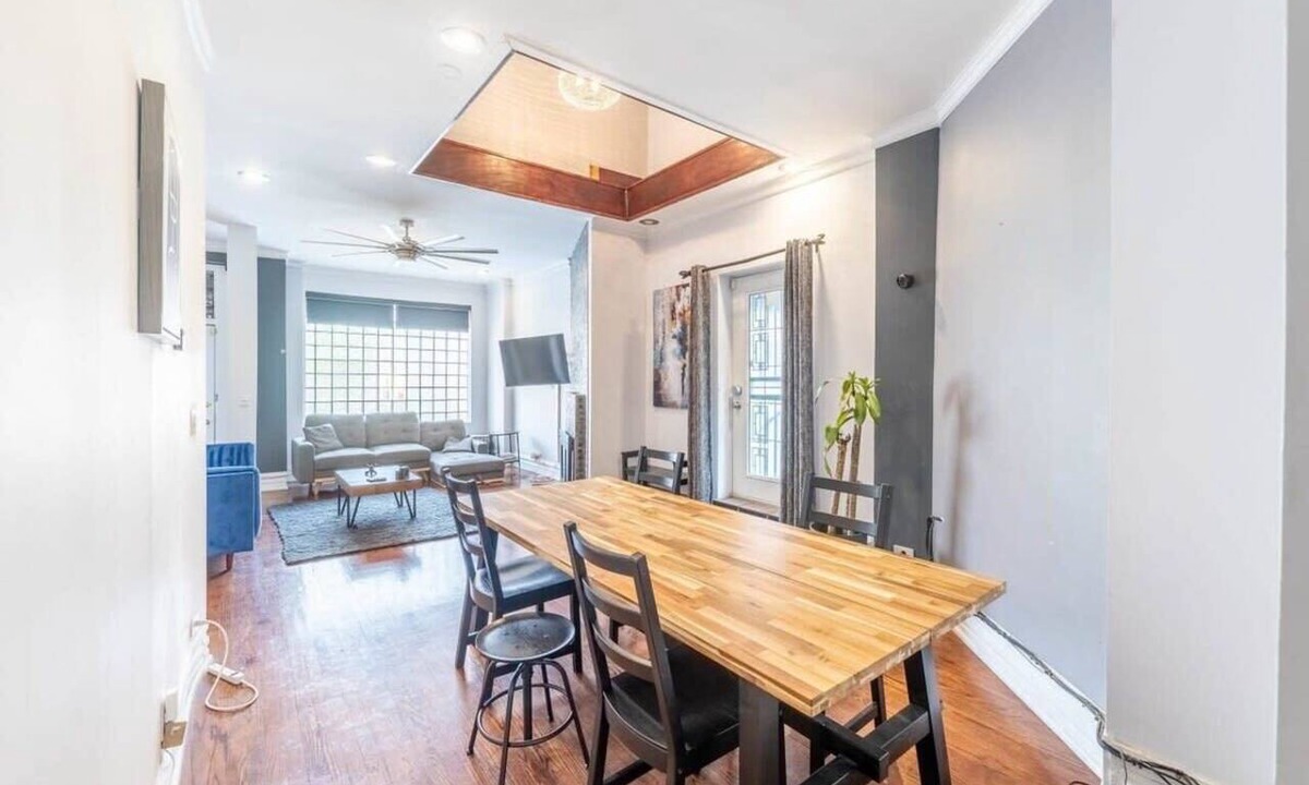 Bronzeville Condo | Modern 4 Bedroom Greystone | White Sox
