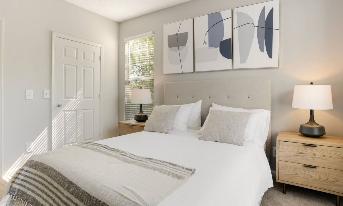 Greer Apartment | Modern Apartment in Prime Location (ID4770X52)