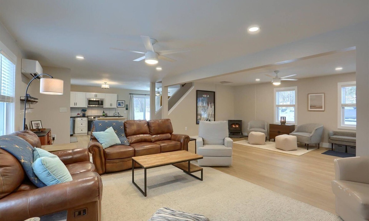 Lewisberry House | Modern & Cozy Ski Retreat .5 mi from Ski Roundtop, close to Messiah University