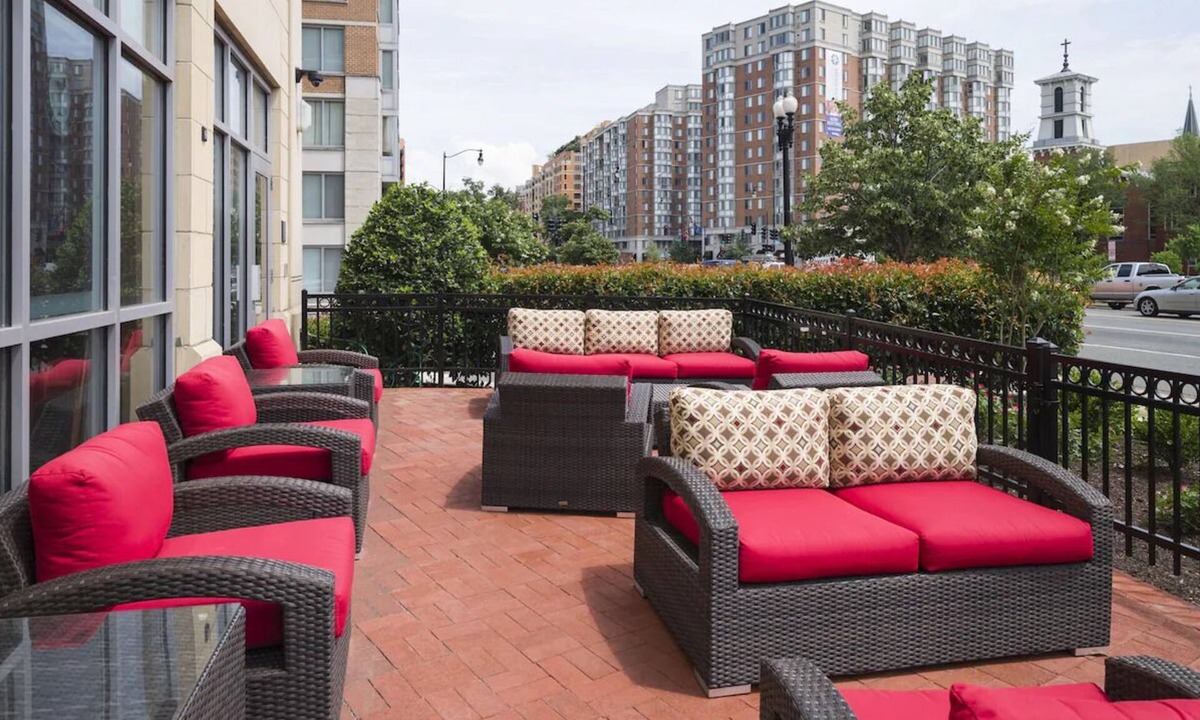 Mount Vernon Triangle Hotel | Modern DC 1BR King Suite Steps from Convention Center, National Mall & Museums