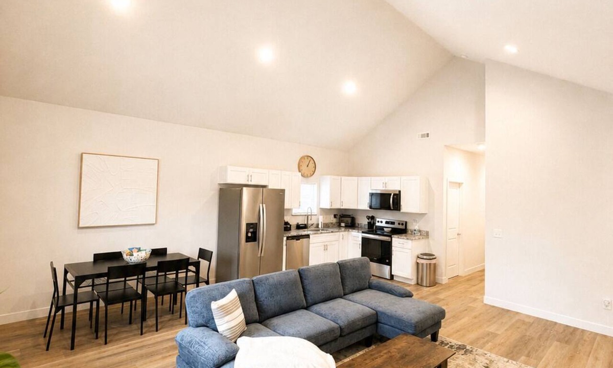 Holy Cross House | Modern Downtown Indy Home - King Suite + Free Parking + WiFi