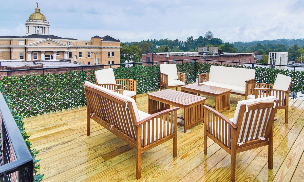 Hendersonville Condo | Modern Dtwn Condo w/Balcony in Hendersonville