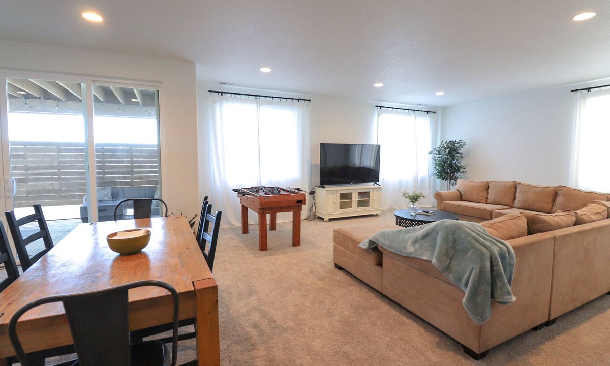 Elbert House | Modern farm 2b 2b Walkout Basement Apartment - Falcon , CO