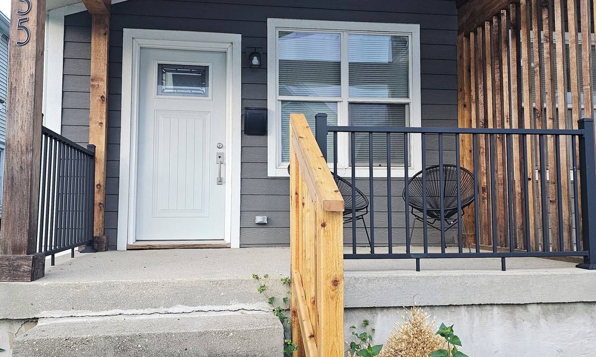 Kennedy King Condo | Modern Indianapolis Retreat 3BR/2.5BA Minutes to Hospitals & Downtown