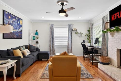 Kenwood Hill House | Modern Louisville home w private yard & home gym