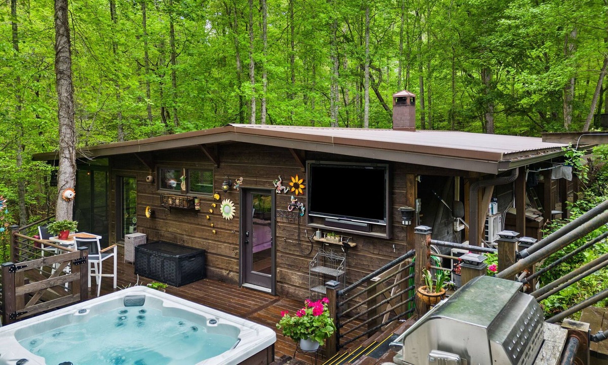 Tate Cabin | Modern, Luxurious Cabin for Two located on a Cascading Waterfall.