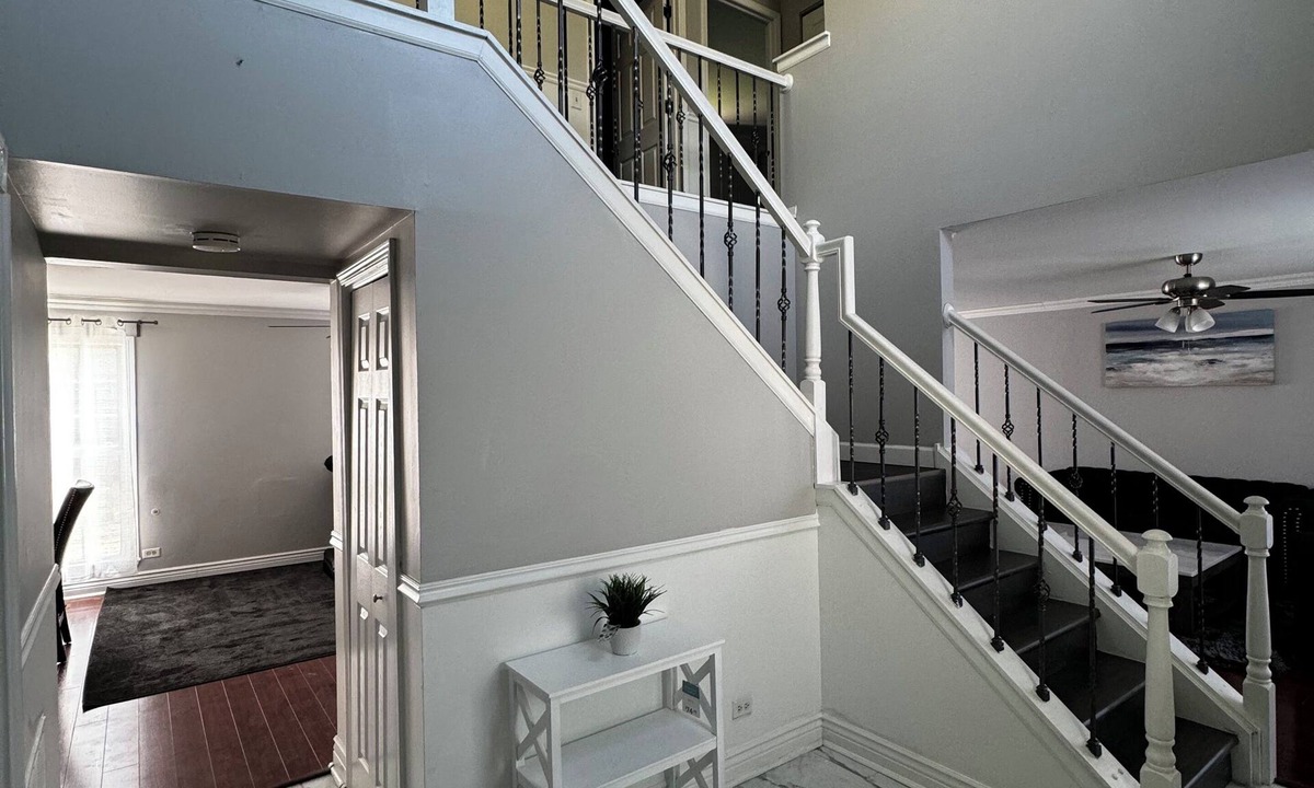 Plato Center House | Modern Suburban Oasis- 14 guest House. Family Friendly!