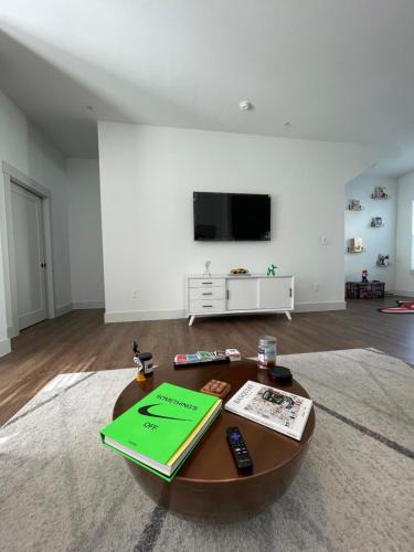 Addison Apartment | Modern Townhome