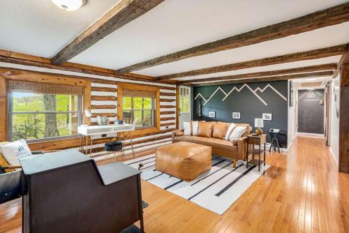 Berkeley Springs Ski Chalet | Modernized Log Cabin w Hot Tub Fire Pit & Views