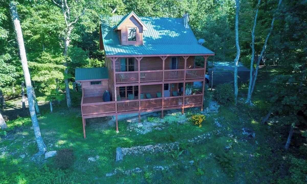 Sparta Cabin | Moonshine Cabin- beautiful Mountain views and minutes to downtown