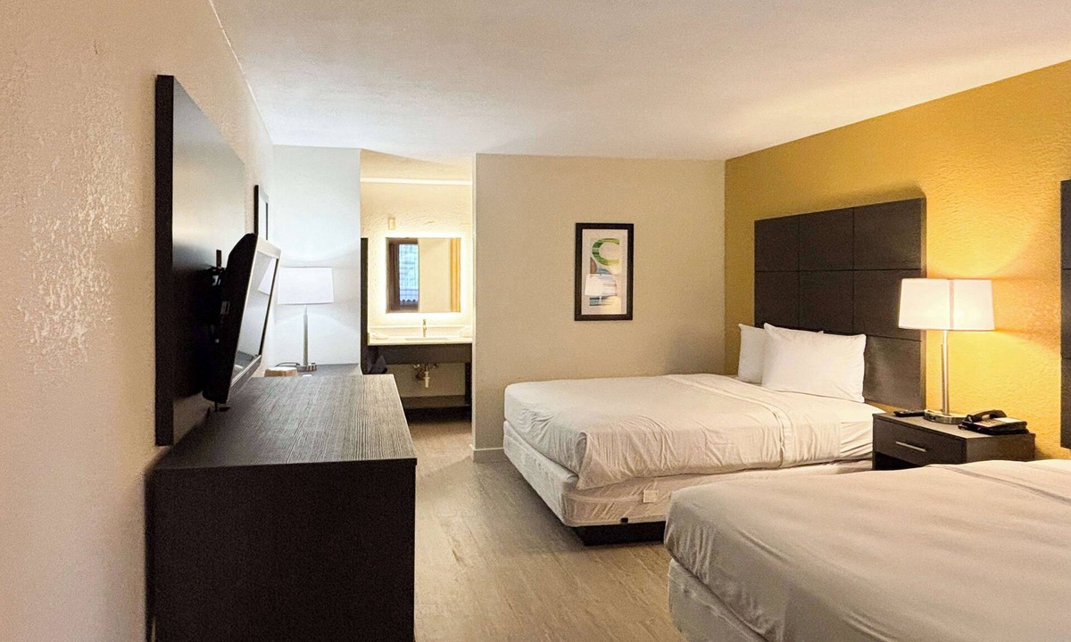 Paw Creek Hotel | Motel 6 Charlotte, NC - Northlake