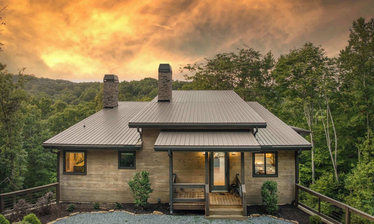 Foxfire Estates House | Mountain Dream’n- modern, dog friendly, hot tub