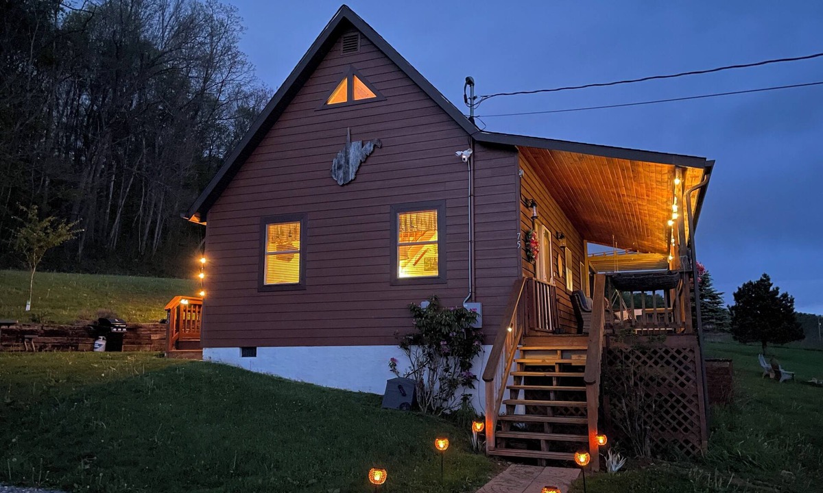 Bruceton Mills Cabin | Mountain Escape - Hot Tub - Fantastic Views - Fast Wifi - Games - Vet Owned