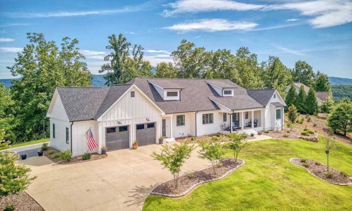Mill Spring House | Mountain & lake-view luxury home with hot tub, deck, & pergola - dog-friendly