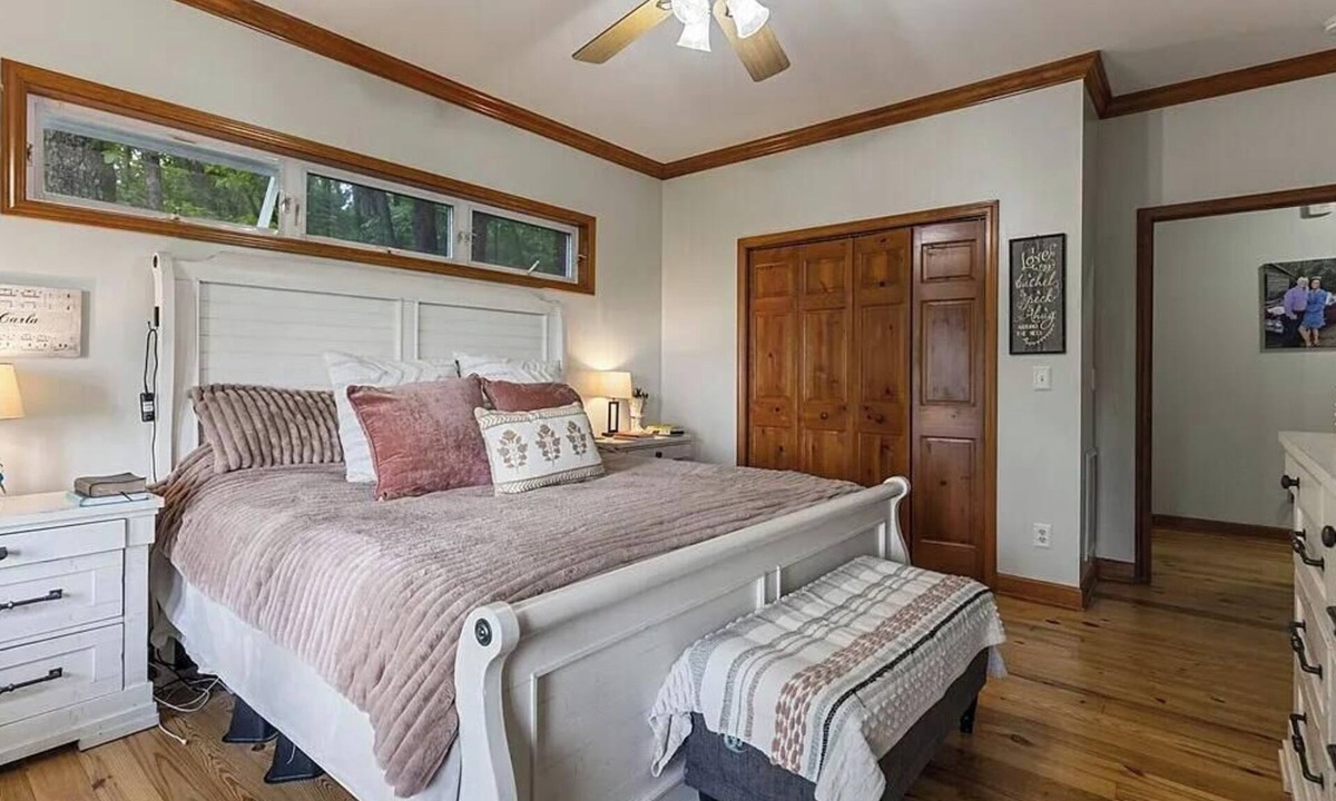 Cliff Ridge Colony House | Mountain-top retreat with breathtaking mountain & valley views. Pet Friendly.Dec