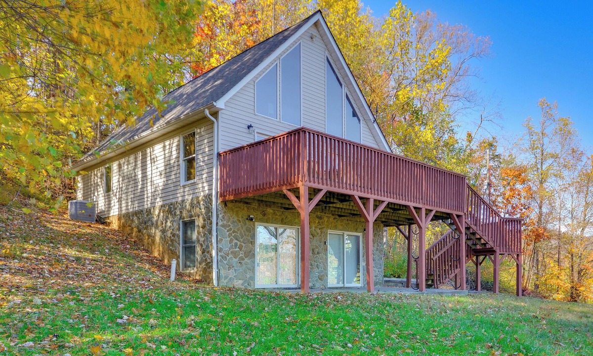 Callaway Cabin | Mountain-View Blue Ridge Cabin Getaway w/Fire Pit