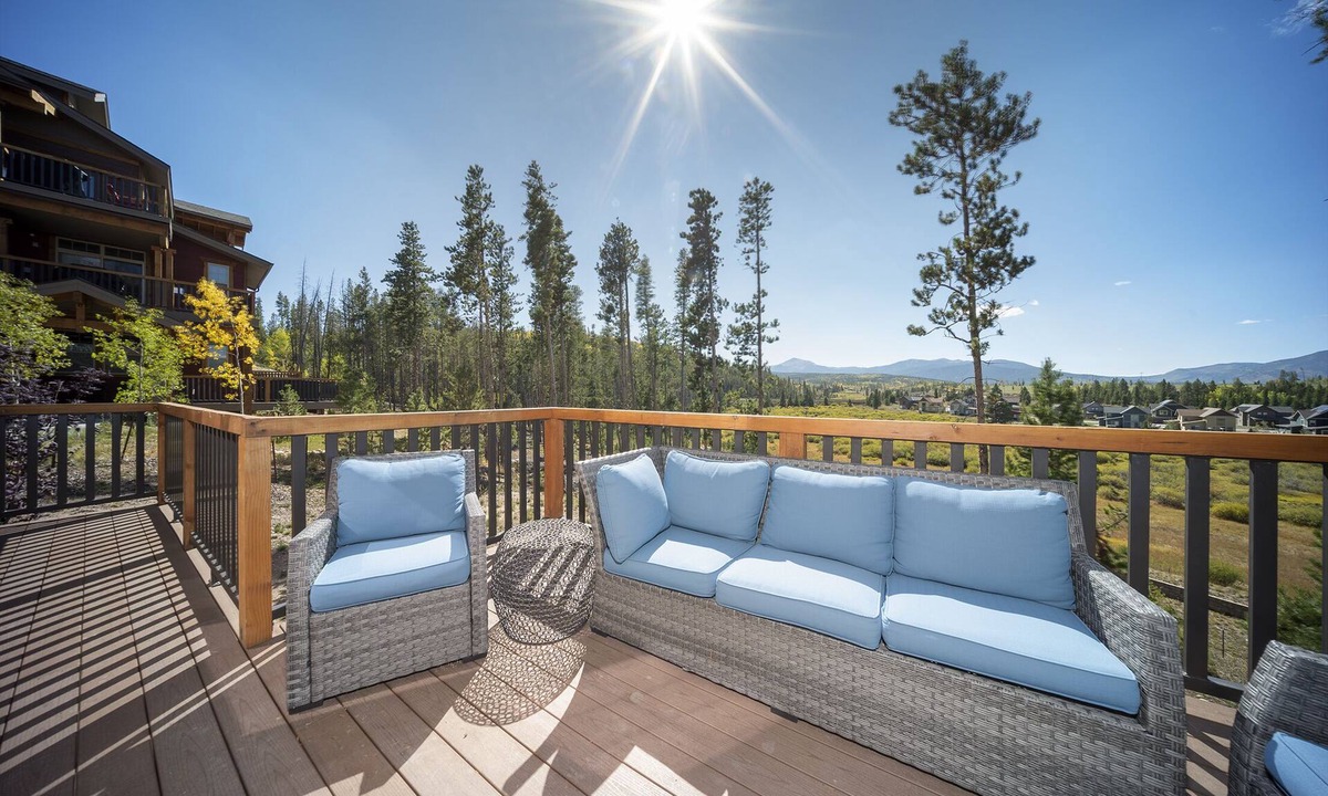 Fraser Condo | Mountain-View | Fireplace, Deck & Ski Season