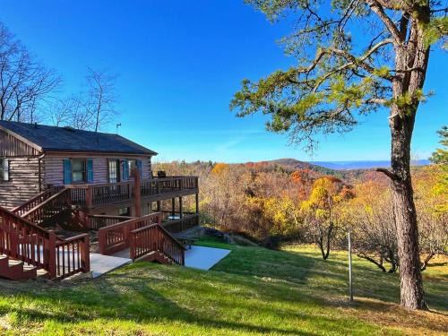 Stanley House | Mountain View Log Cabin - Cozy cabin in the Blue Ridge Mountains