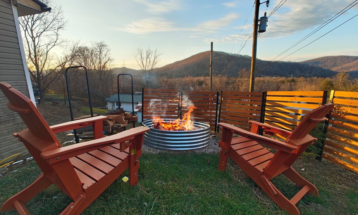 Jellico House | Mountain-View Suite Near I-75 EV Charging
