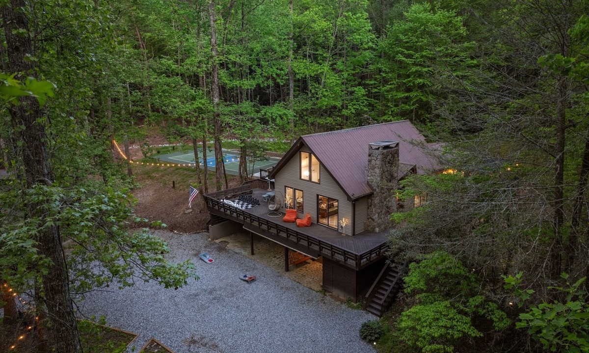 Sautee Nacoochee Cabin | Mountains | Creek | Pickleball | Hot Tub | Theater