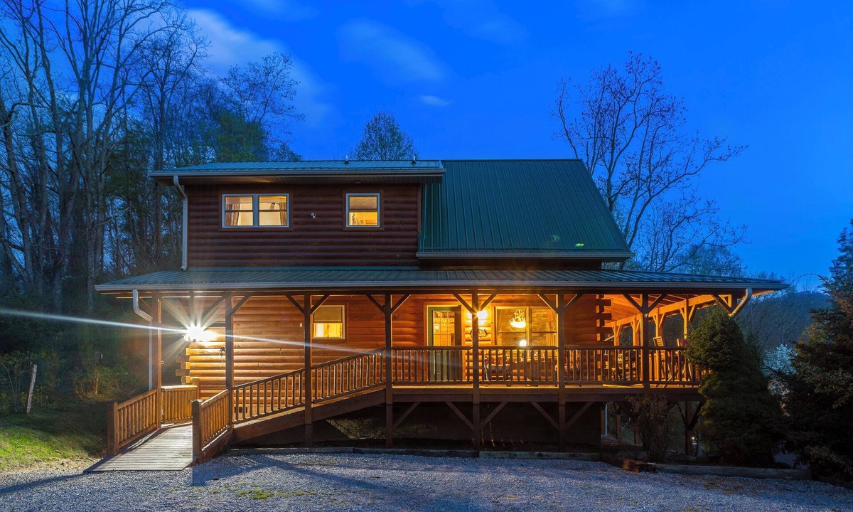 Waynesville Cabin | Mountaintop Cabin with Panoramic Views, Fire Pit