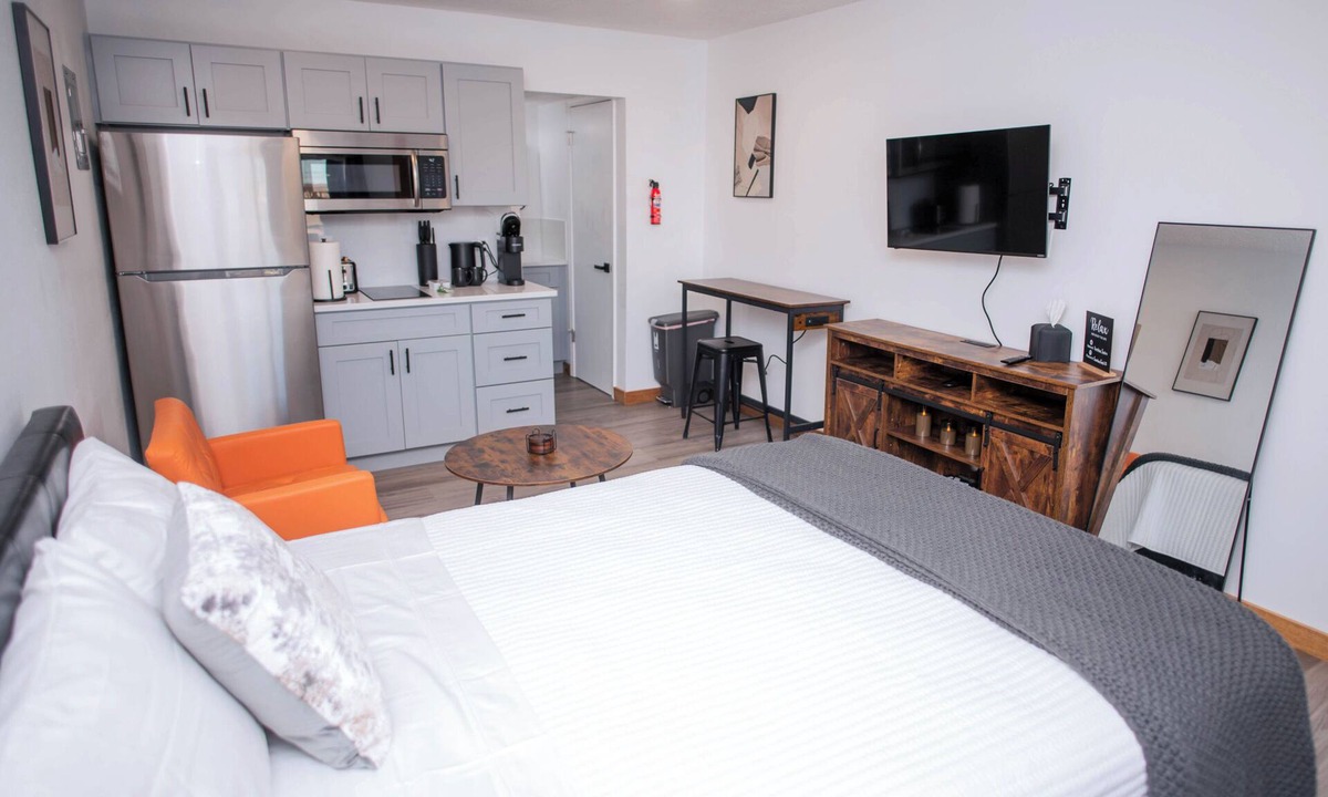 Mount Sterling Apartment | Mt. Sterling Modern Studio – Monthly Stay Share Save