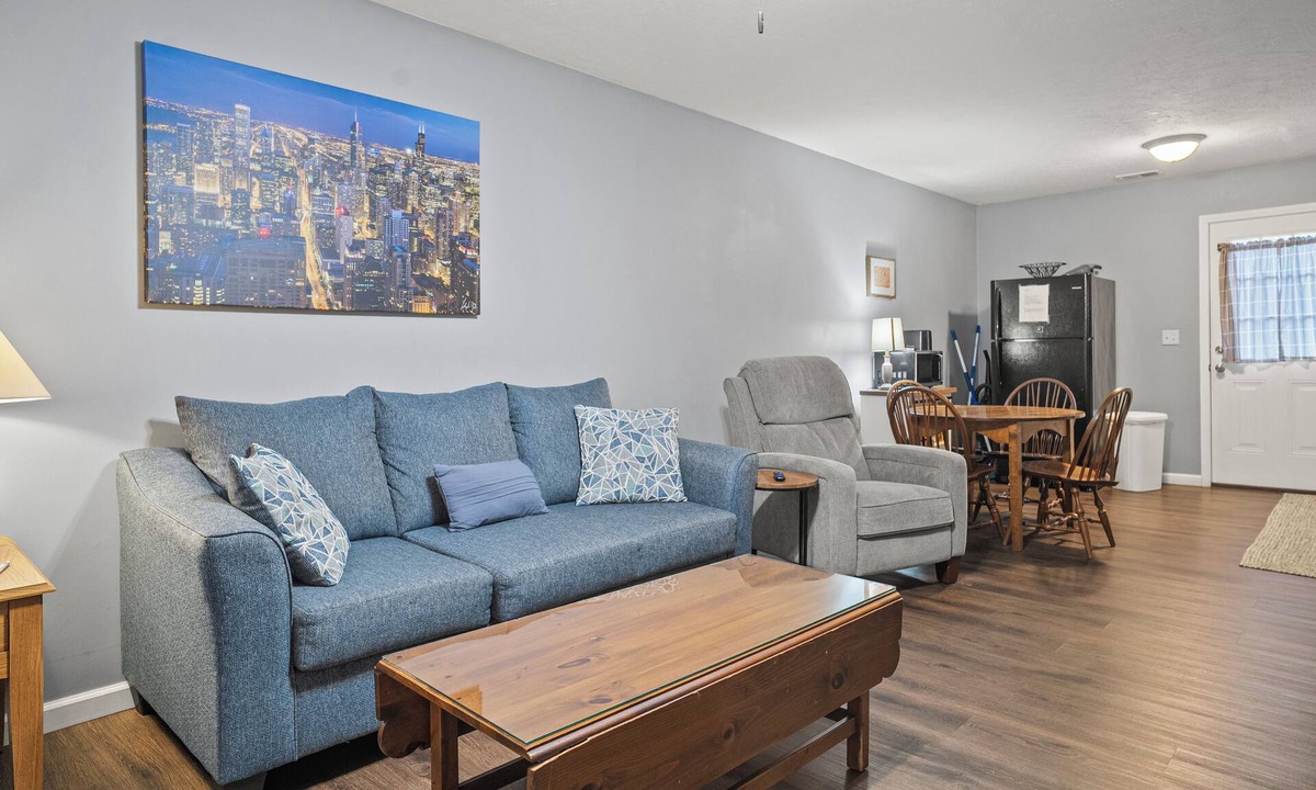 Stanton Apartment | Muddy Boots Hideout l Cozy 2BR l 15 min to RRG l WI-FI