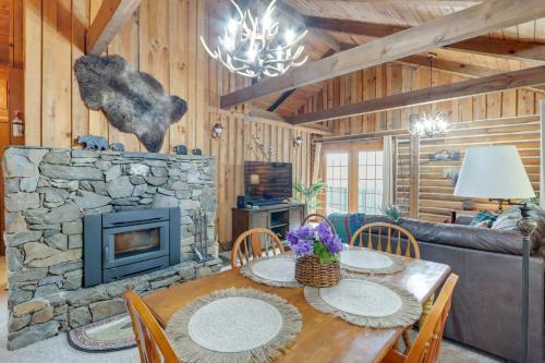 Unaka House | Murphy Cabin w/Views < 1 Mi to Hiwassee Lake!