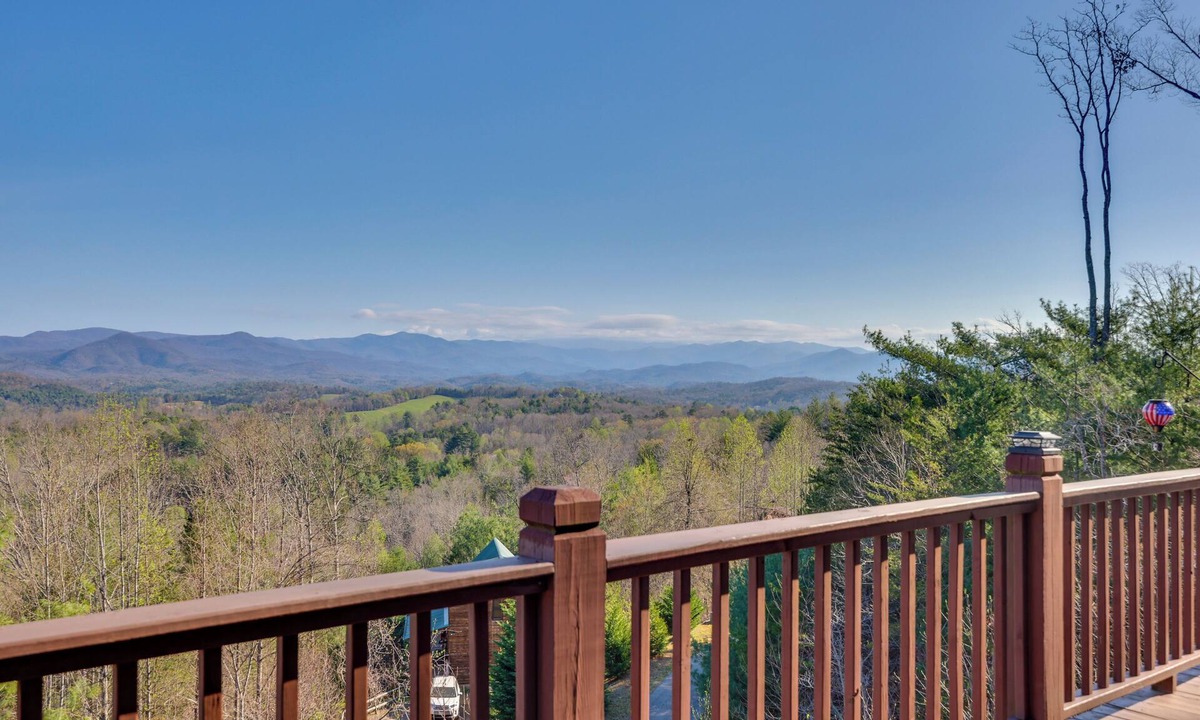 Unaka Cabin | Murphy Mountain Retreat w/Views & Pool Table