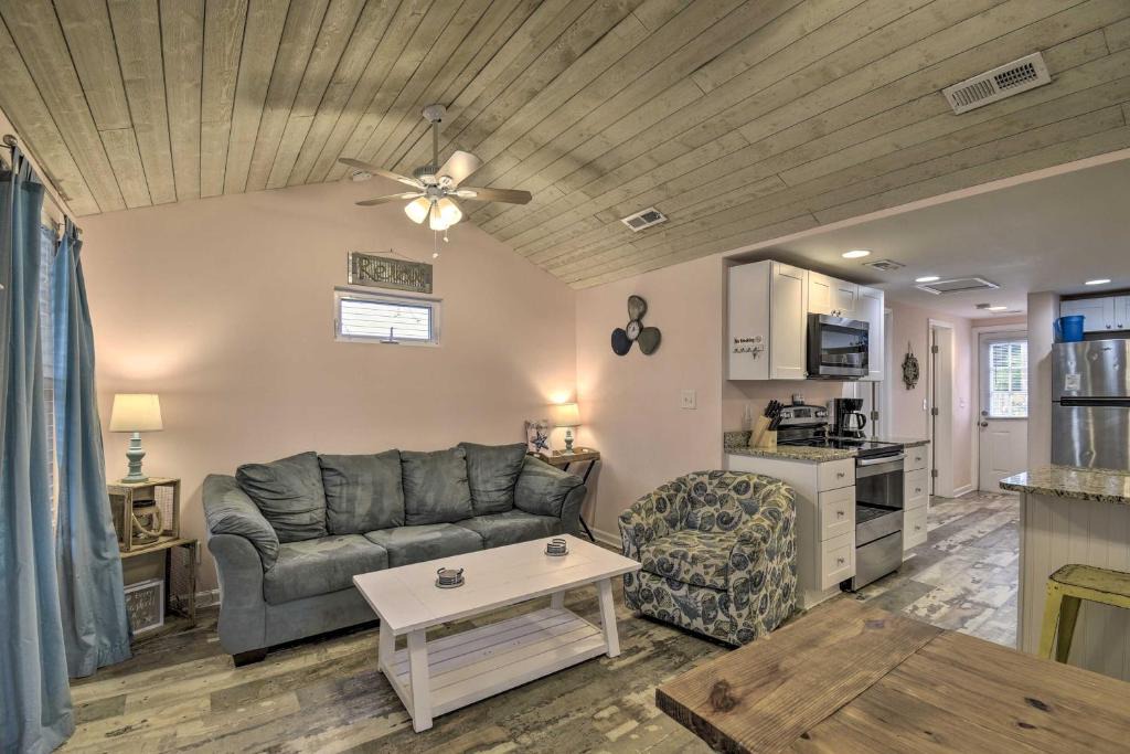 Myrtle Beach House | Myrtle Beach Bungalow with Private Hot Tub!