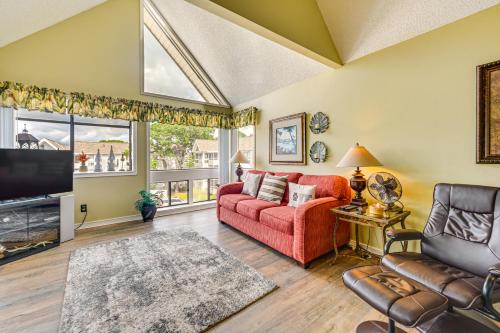 Myrtle Beach Apartment | Myrtle Beach Condo Near Ocean 1 Mi to Apache Pier