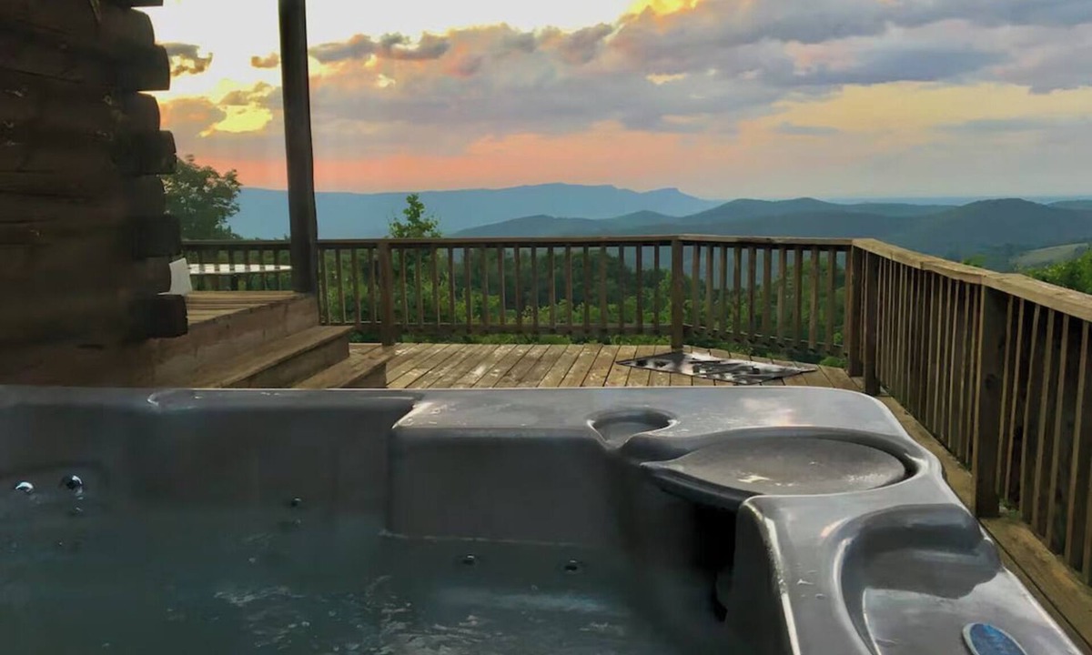 Rileyville Cabin | Mystic Mountain-Secluded Log Cabin with Amazing Views and Inviting Hot Tub