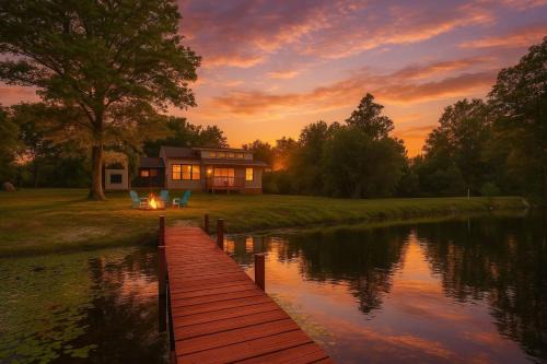 Bluemont House | Nature Escape Pond Dock Fire Pit Trails
