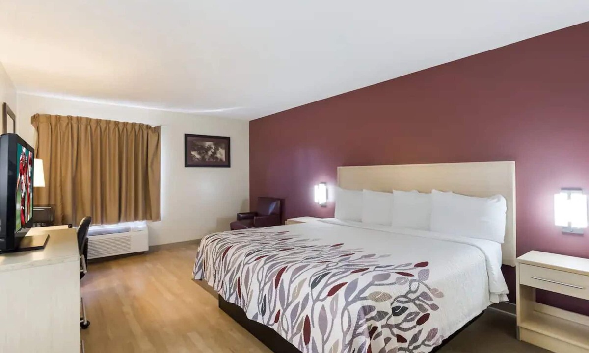 Pittsburg Apartment | Near Cumberland Star Riverboat! Pet-friendly Property with Free Parking Onsite!